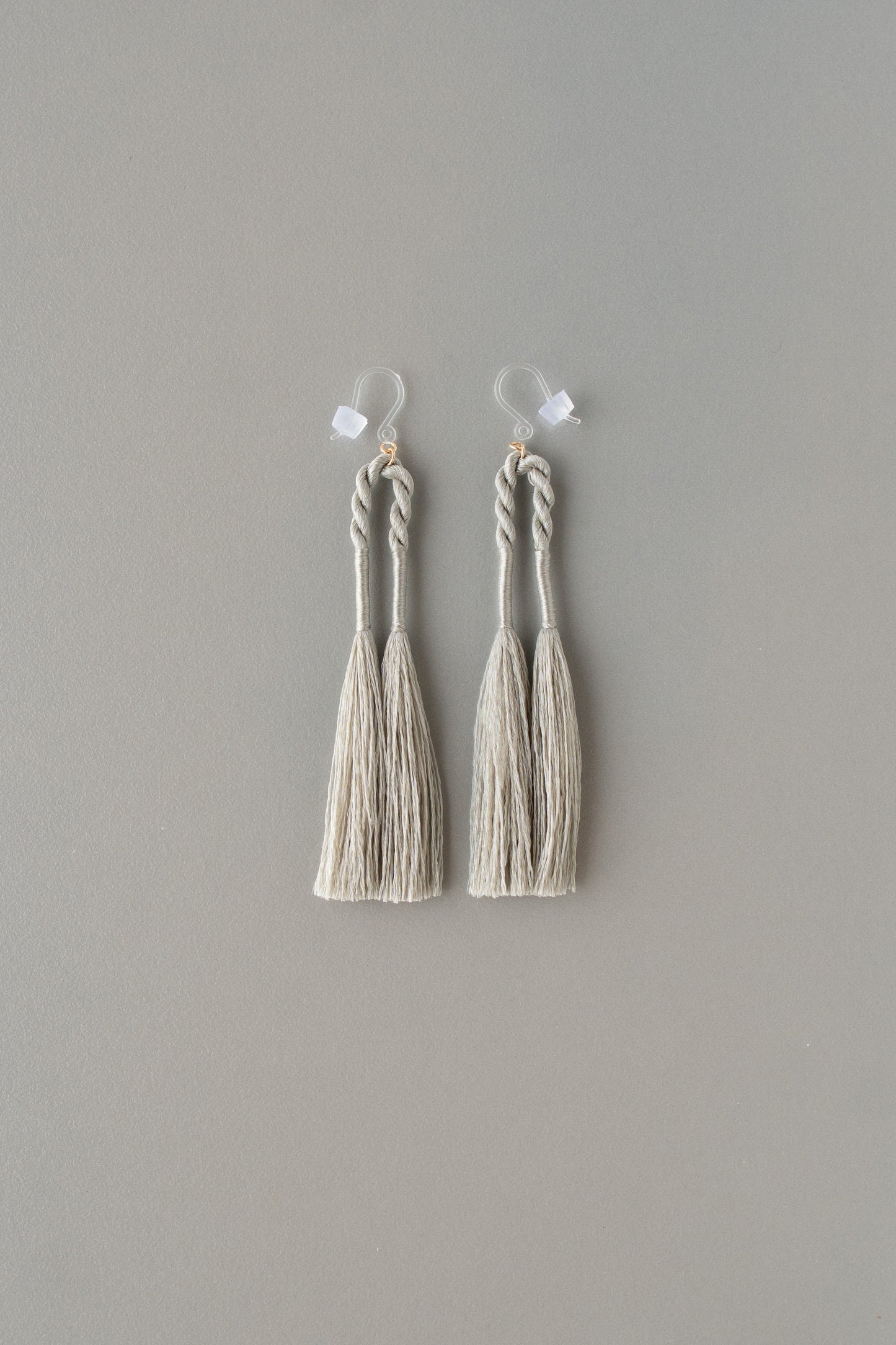 Arch tassel earrings | silver gray