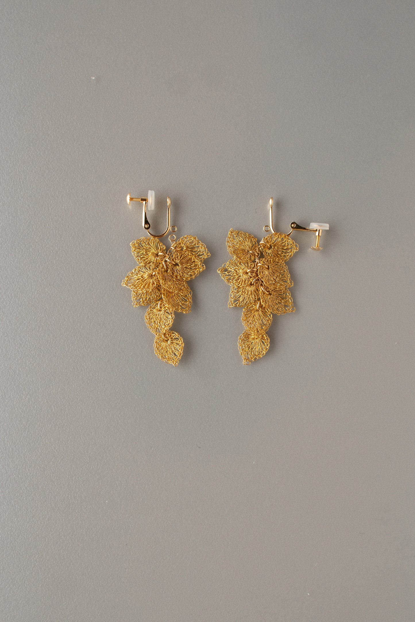 金の葉の耳飾り | 手押し本金糸 K18YG