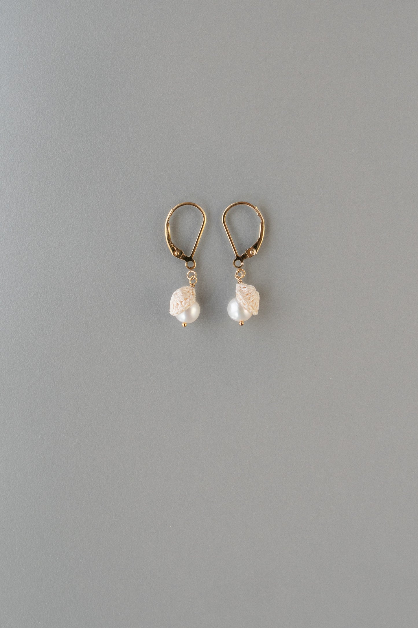 small pearl earrings | ecru