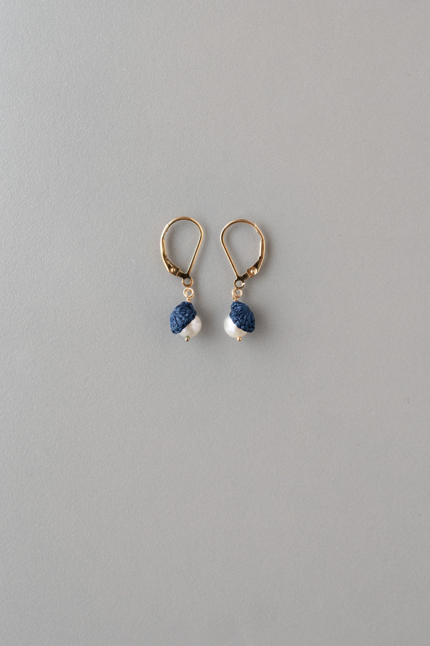 Small pearl earrings | Indigo