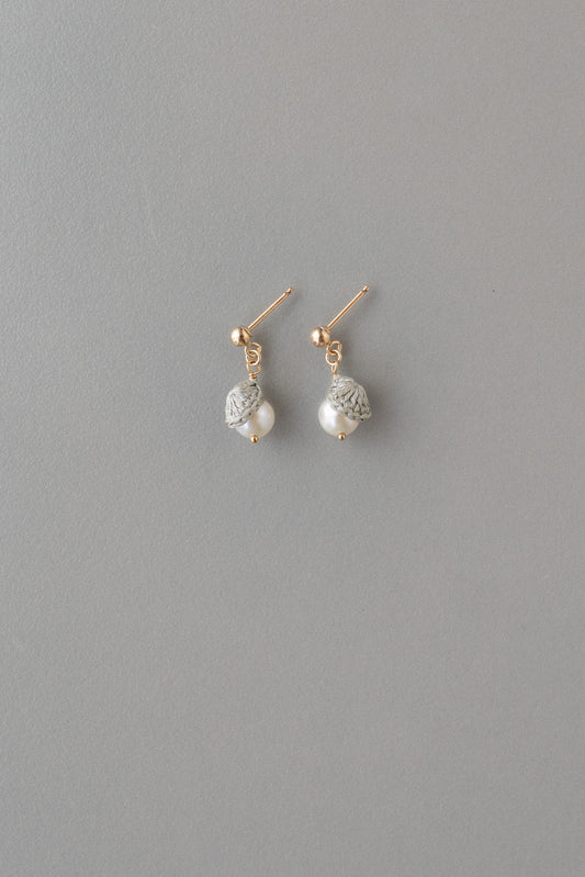small pearl earrings | silver gray