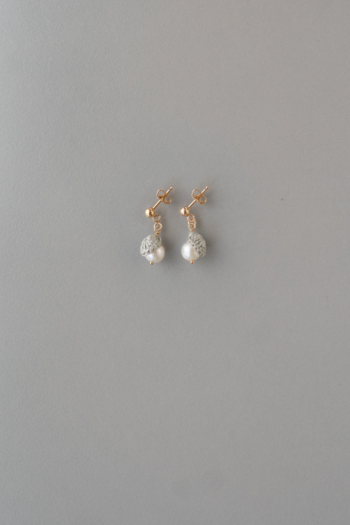 small pearl earrings | silver gray