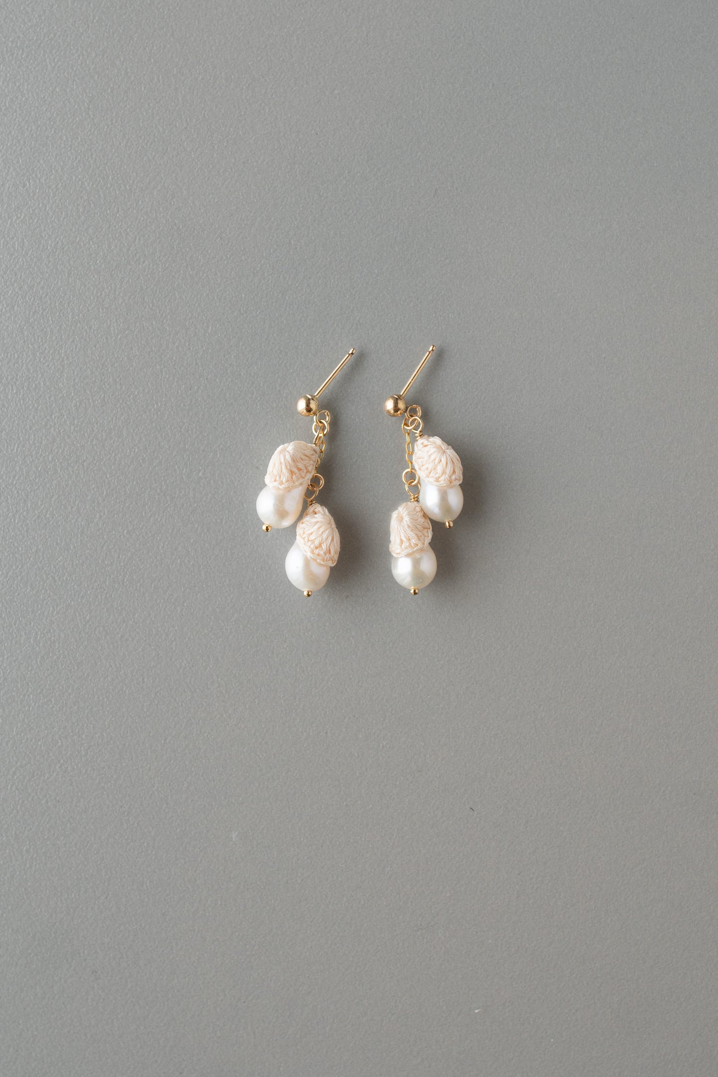 Cuddle pearl earrings | Unbleached
