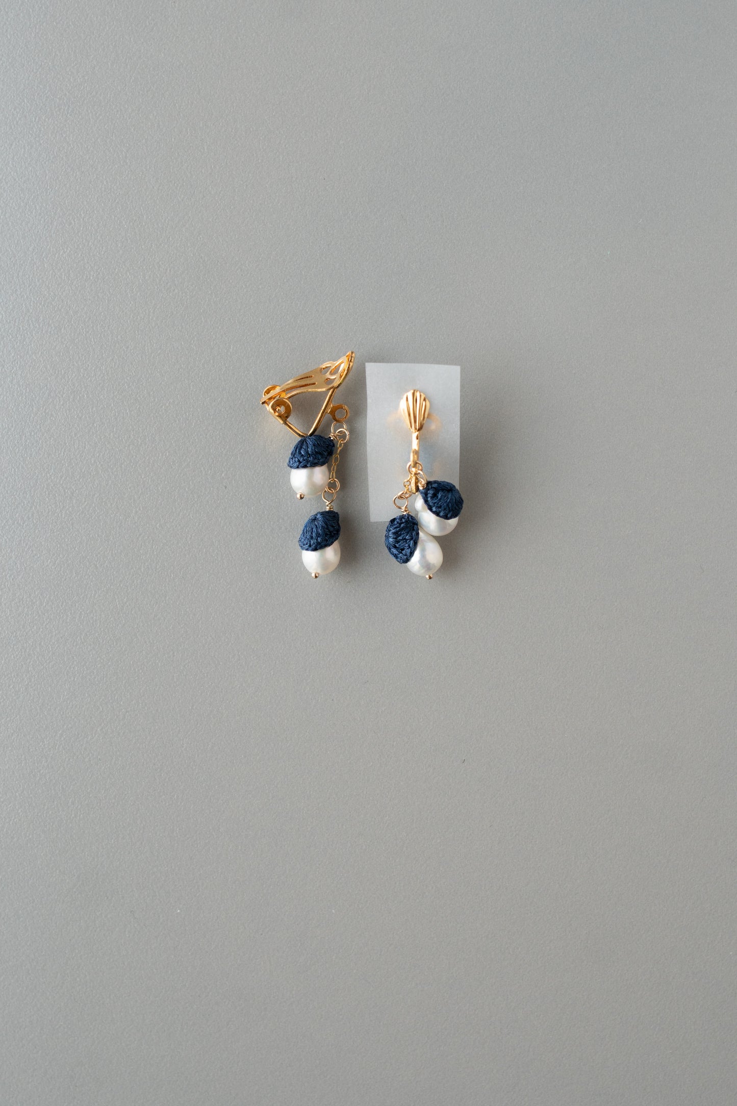 寄り添う雫パールの耳飾り | 藍