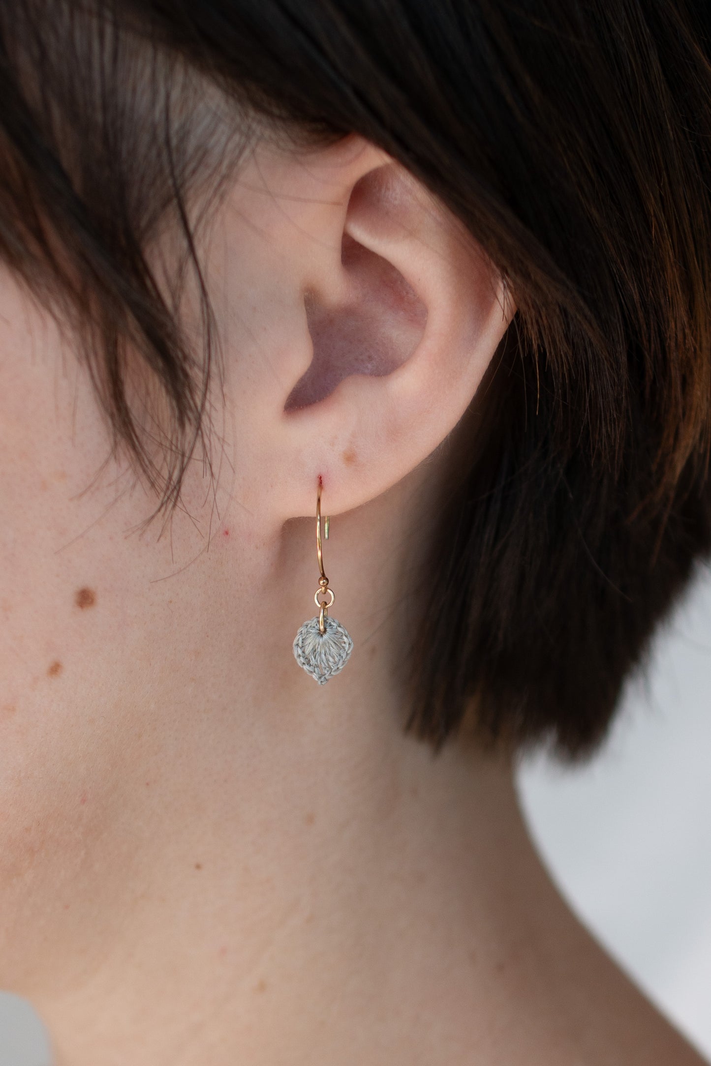 One Leaf Earring | Silver Gray