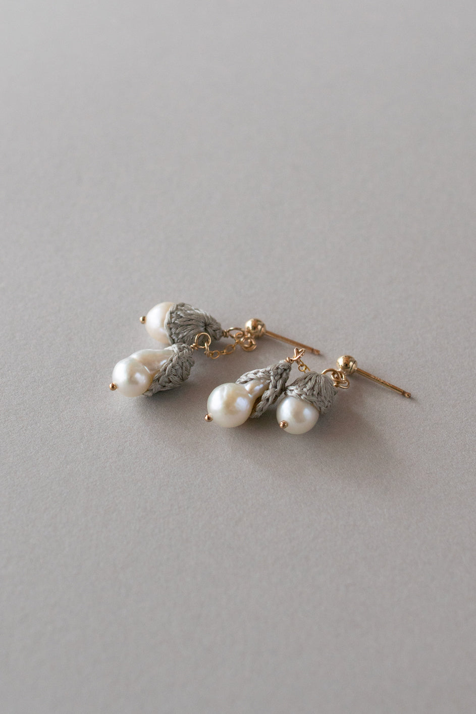 Nestling drop pearl earrings | Silver gray