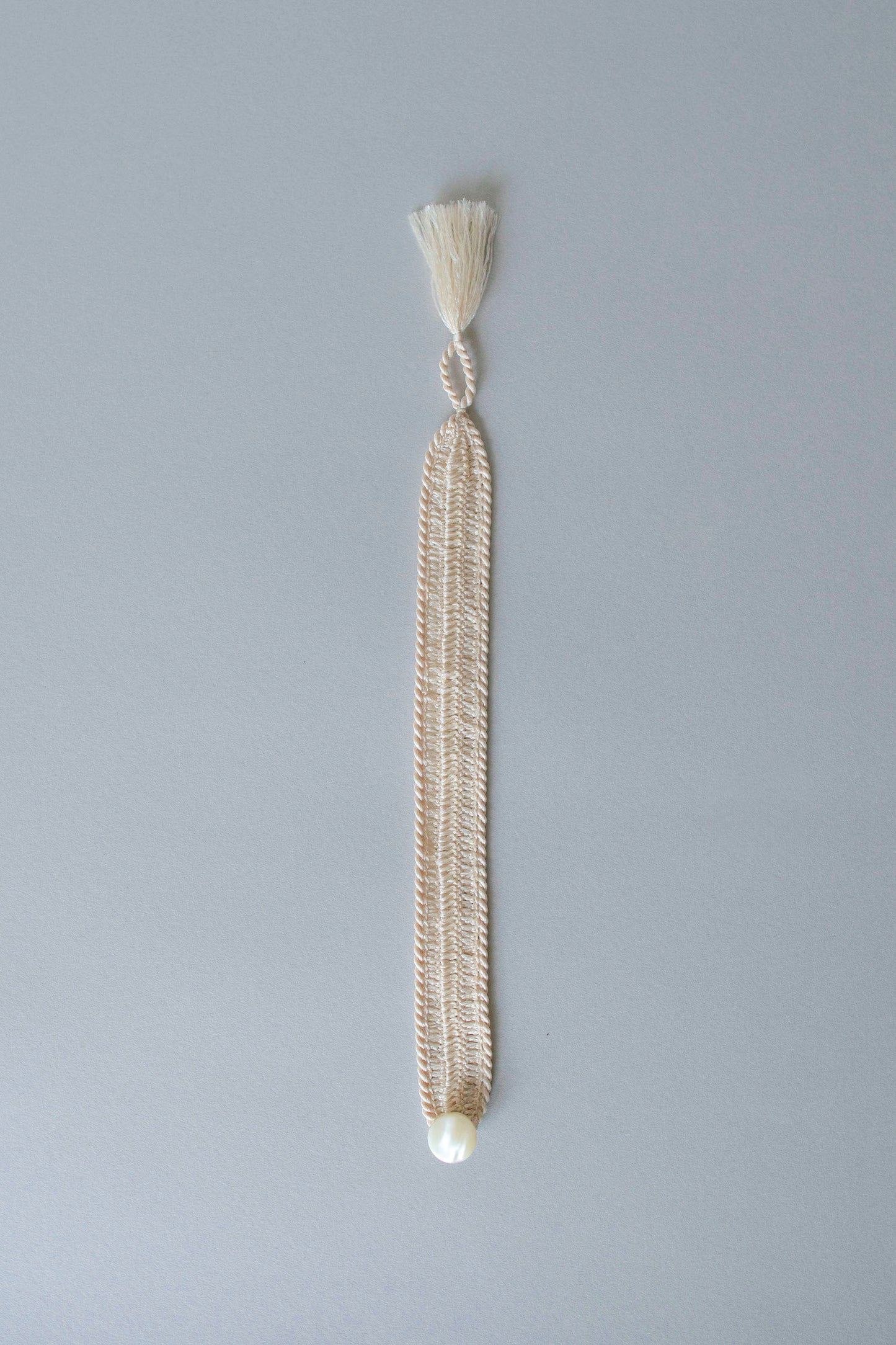 高瀬貝ボタンの糸編みブレスレット | 生成り