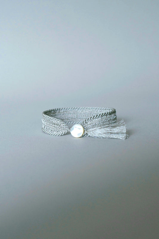 Crocheted bracelet with Trocas shell button | Silvergrey