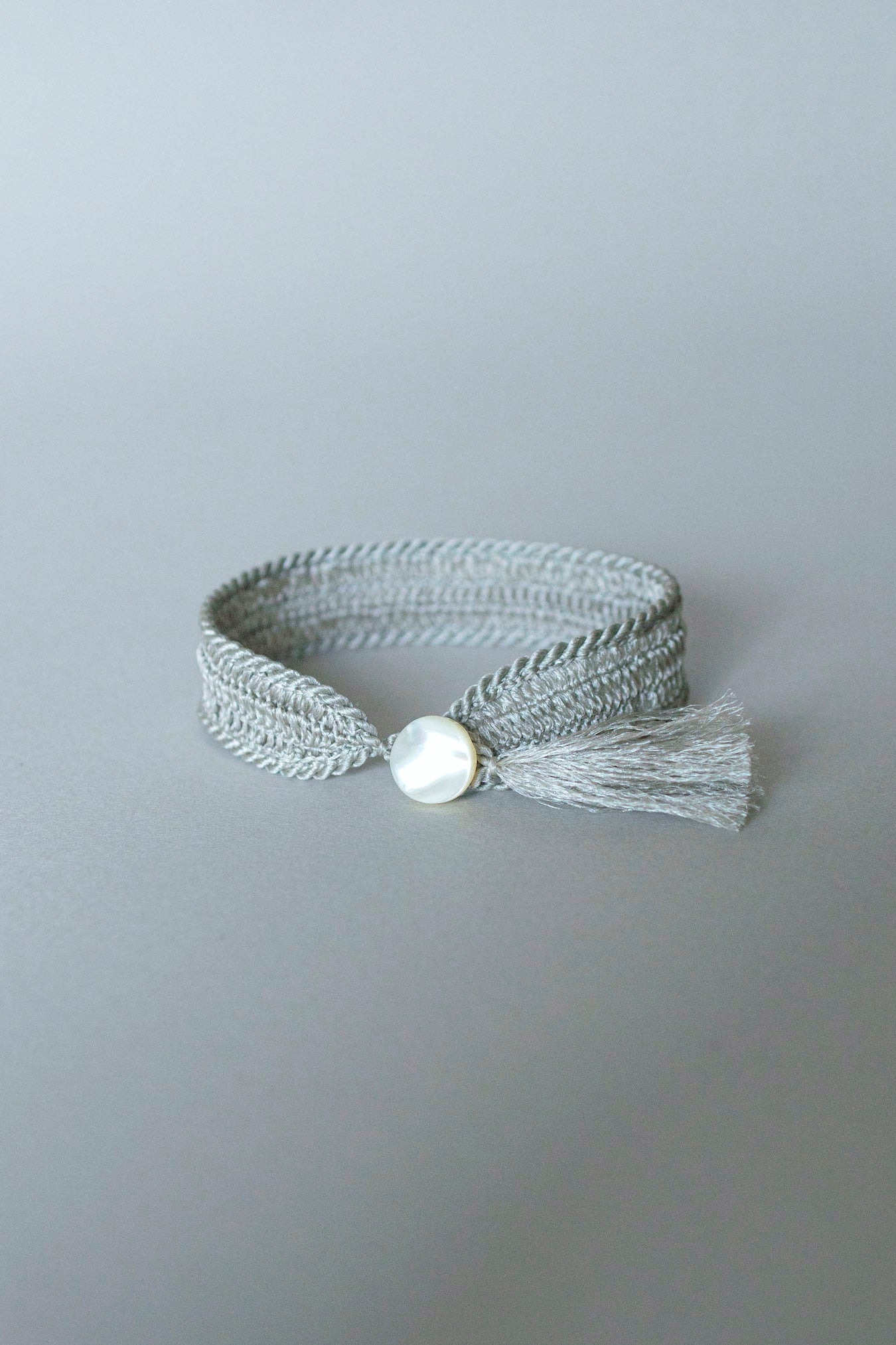 Takase shell bracelet | Silver gray