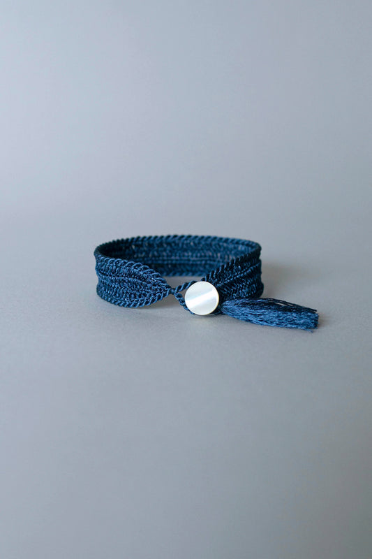 Crocheted bracelet with Trocas shell button | 