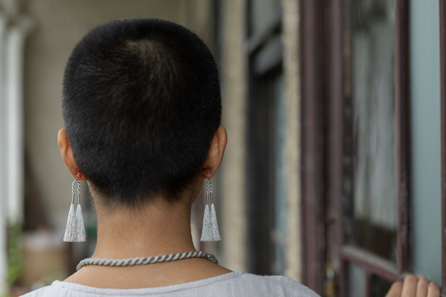 Arch tassel earrings | silver gray