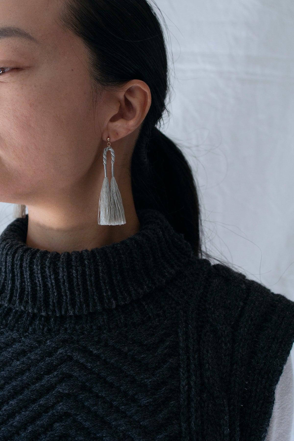 Arch tassel earrings | silver gray