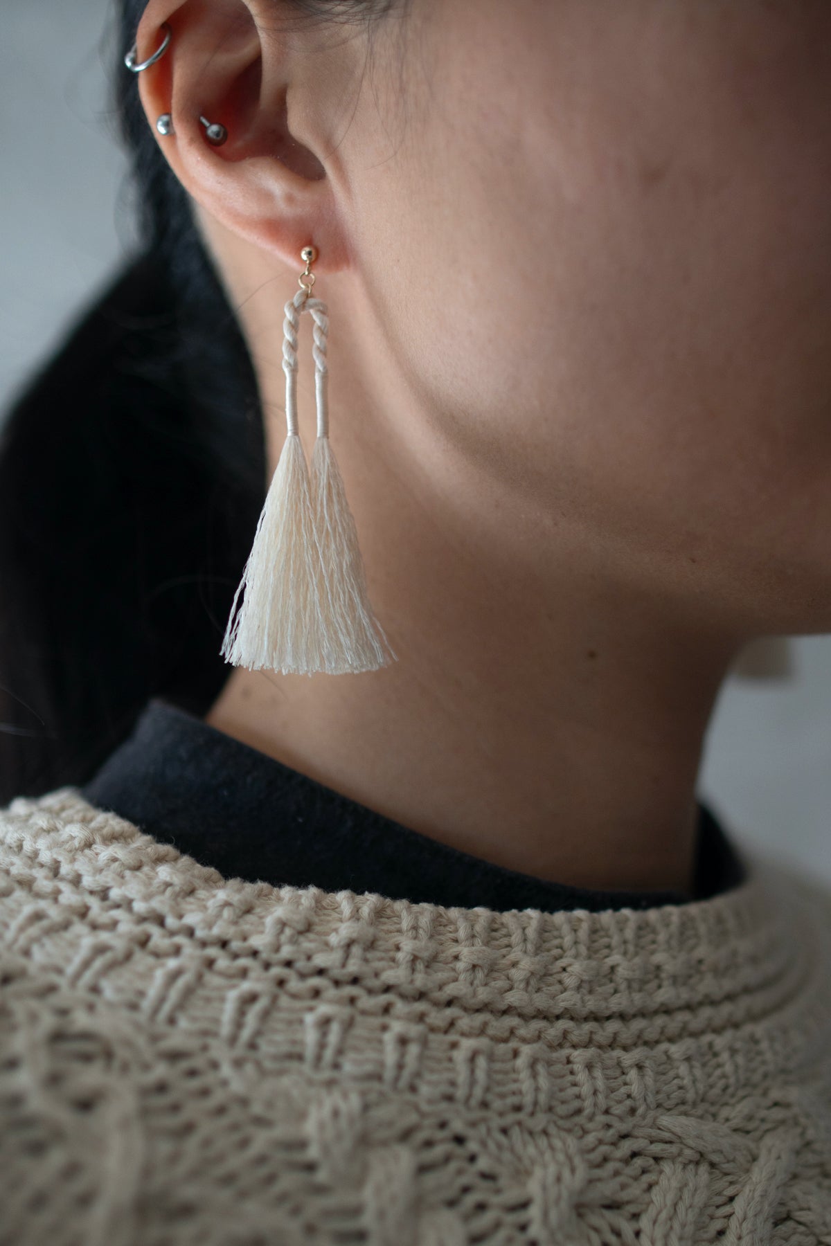 Arch tassel earrings | ecru