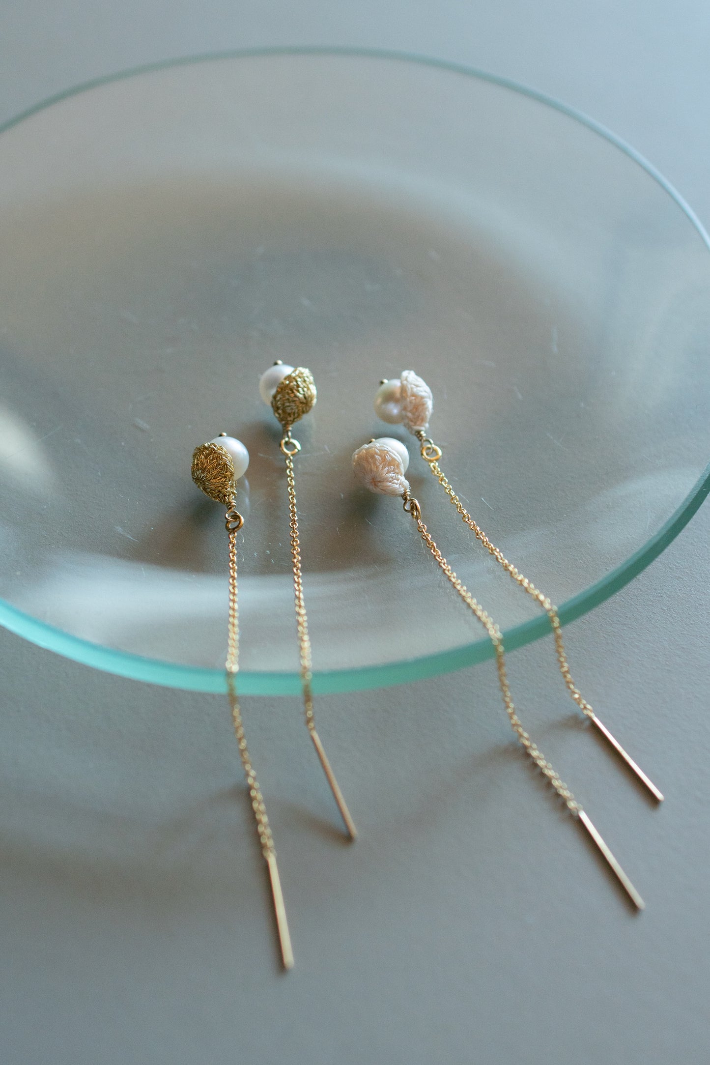 Small pearl chain earrings | Ecru 
